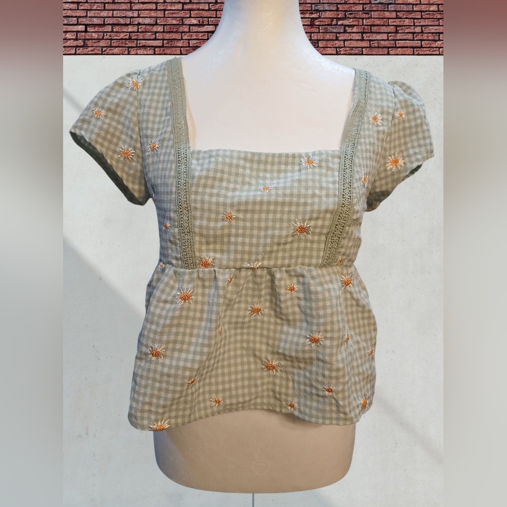 Green Gingham Embroidered Top With Daisies Kirious Like New Small/medium